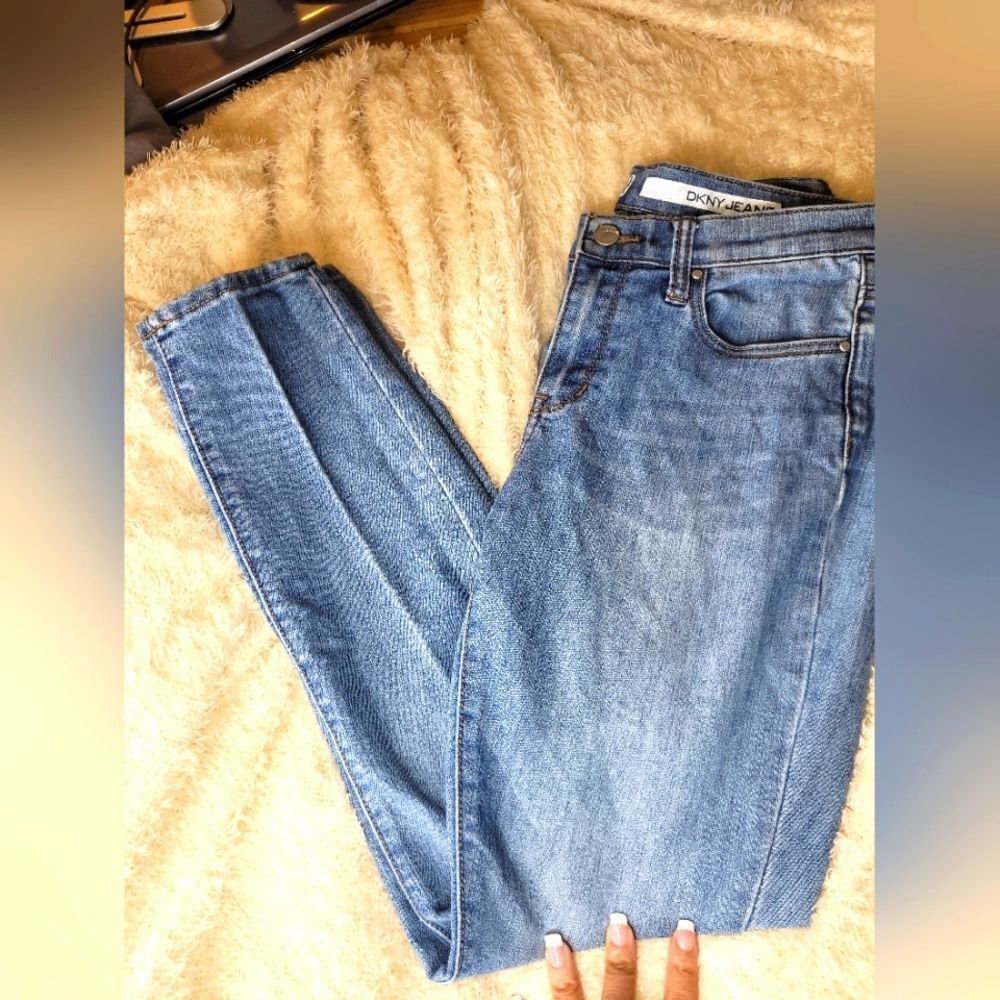 DKNY Jeans Super Stretch Denim Bleeker Shaping Skinny Jeans sz 4